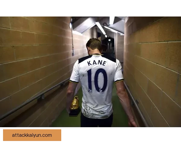 马奎尔本赛季防线作用凸显，防守表现稳健且组织能力持续提升